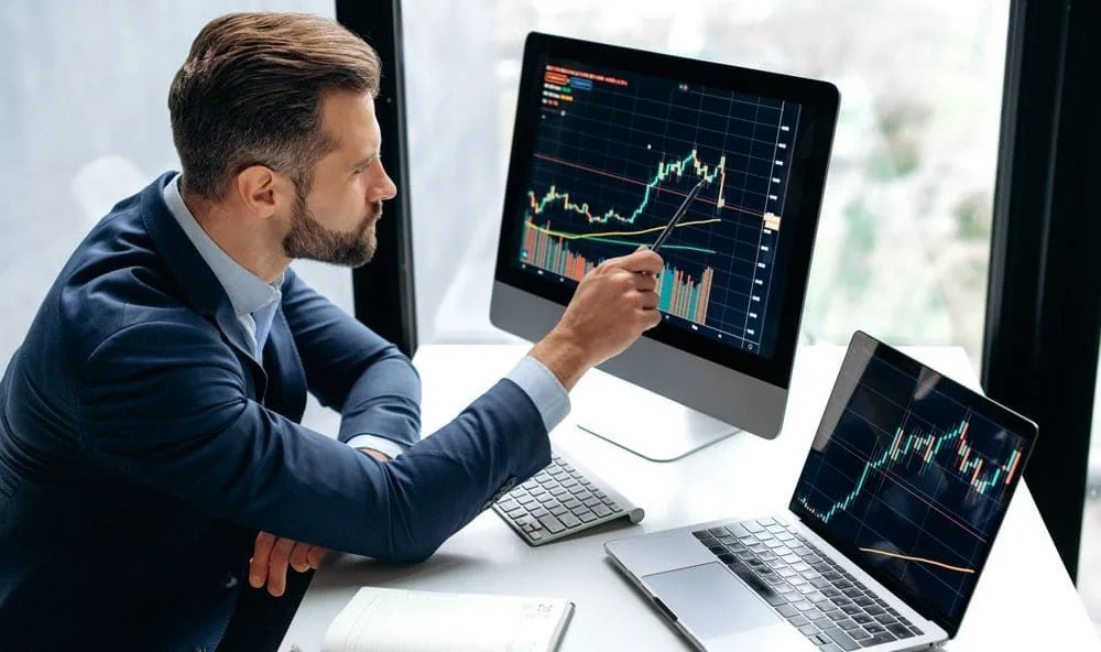 Active vs Passive Investing in Pakistan | Which Strategy Suits You Best?